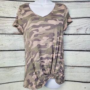 Maurices 24/7 Women’s Camo Print Knot Front T-Shirt Size S Green Beige Short Sle